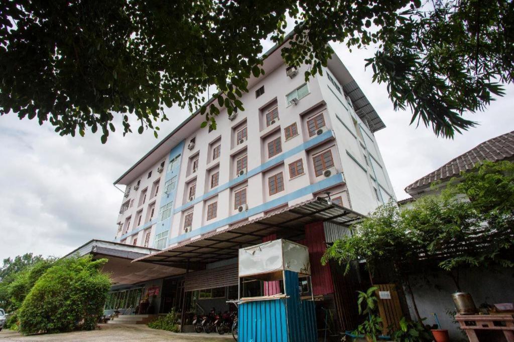 Oyo 75356 Thipsiri Lodge チエンマイ エクステリア 写真