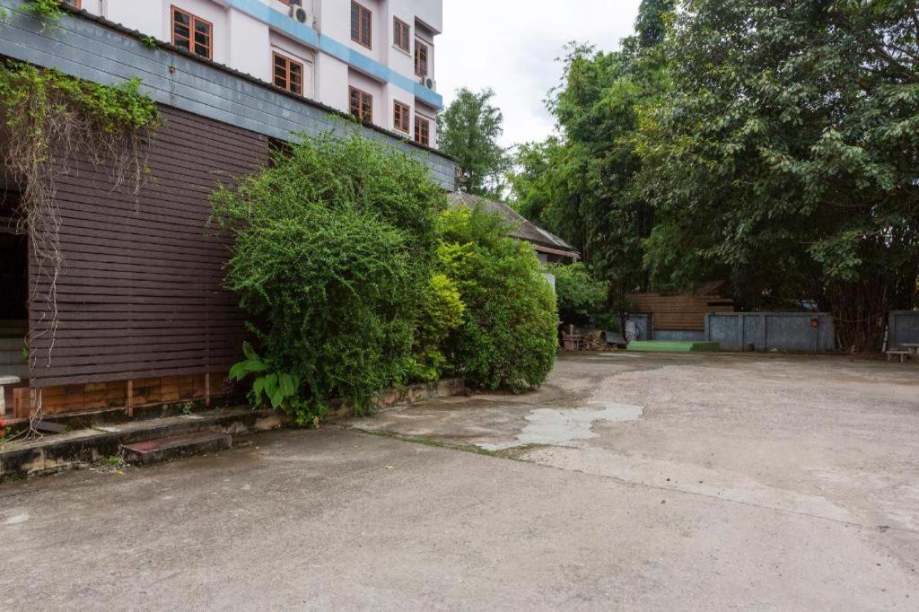 Oyo 75356 Thipsiri Lodge チエンマイ エクステリア 写真